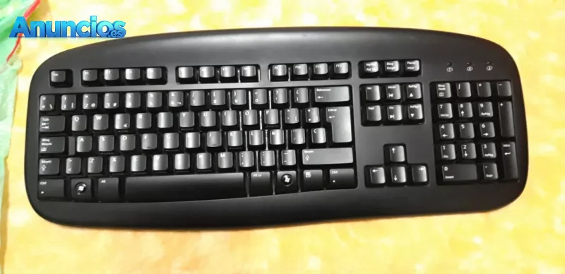 se vende teclado de ordenador en perfecto estado.