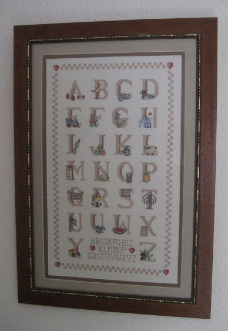 Cuadro de abecedario en punto de cruz